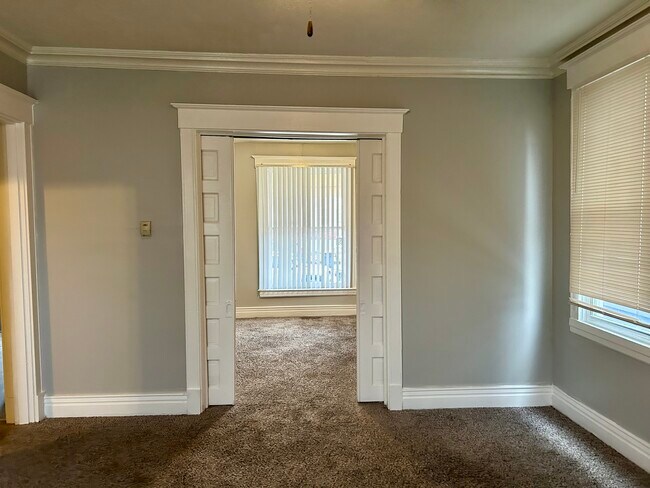 Building Photo - 123 E Burnett Ave