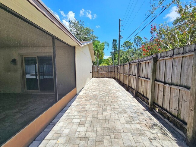Building Photo - 3 Bedroom 2 Bath Home in Safety Harbor