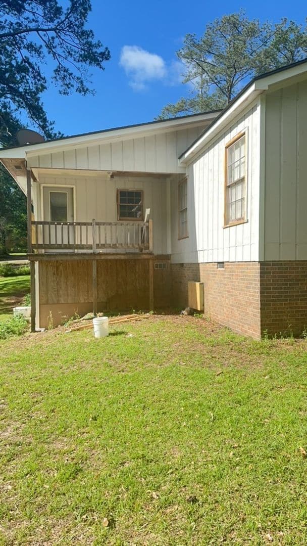 Building Photo - 1040 Fort Dale Rd