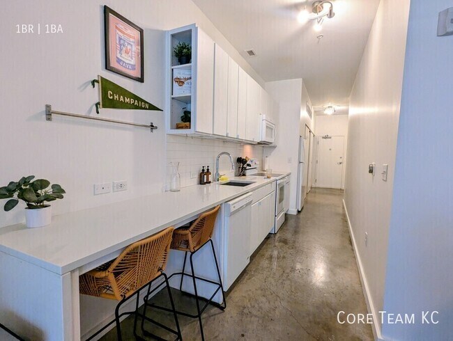 Building Photo - 1914 Main St