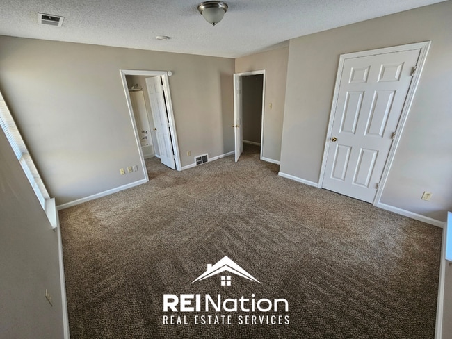 Building Photo - MEMPHIS CHARMER! | Vaulted Ceilings & Brick Fireplace | 3 Bed / 2 Bath