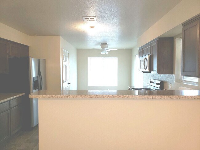 Building Photo - 3 bedroom/2 bath home for Rent
