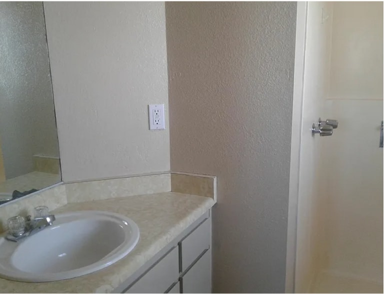 Building Photo - 3181 Kearsage Dr