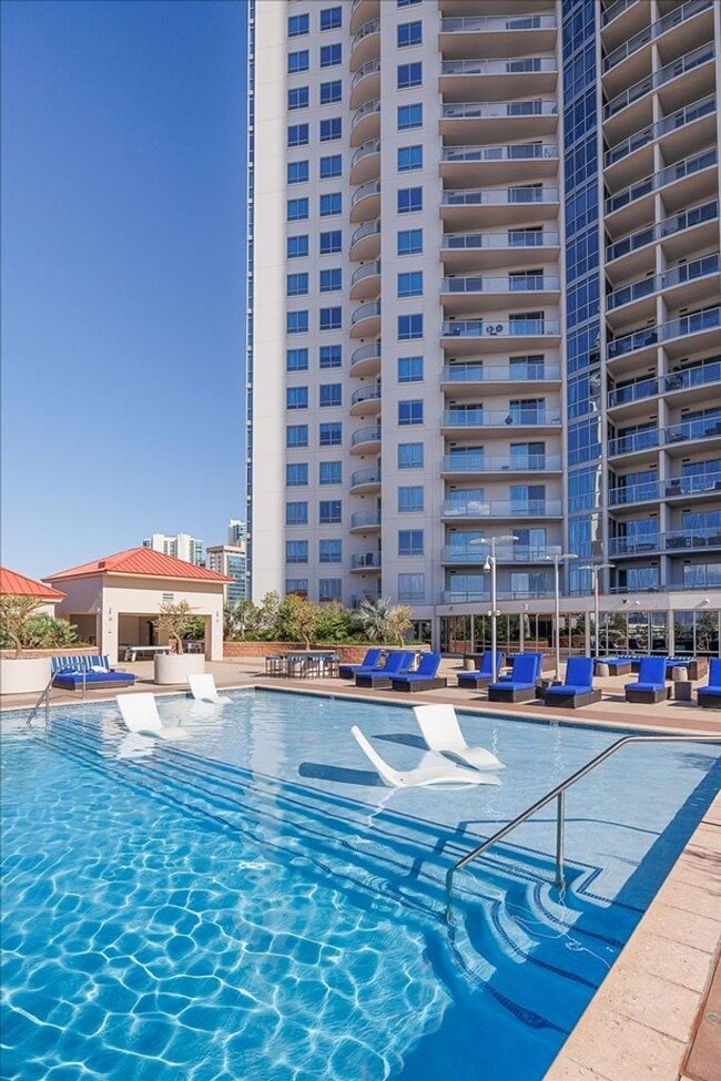 Building Photo - Stunningly Remodeled Studio High-Rise Unit For Rent