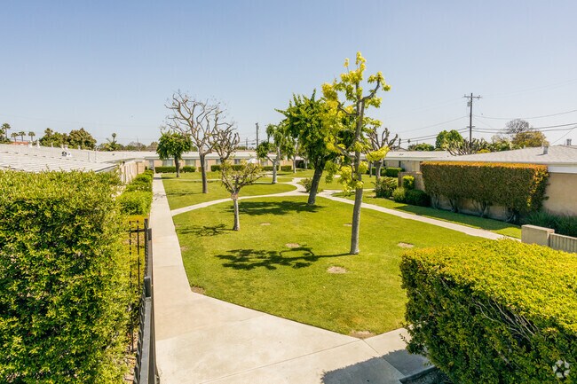 Courtyard - Townhome 2 bed 1.5 Bath in Anaheim