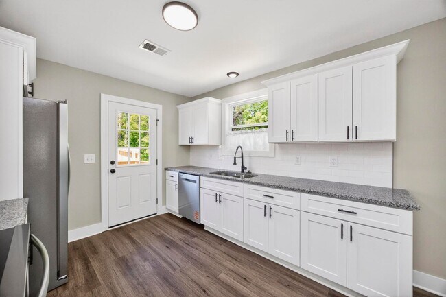 Building Photo - 206 Ross Ave