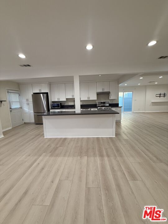 Building Photo - 10745 Saticoy St