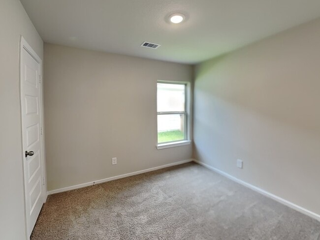 Building Photo - 17331 Roxboro Ln