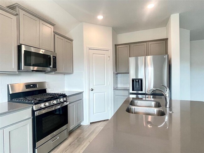 Building Photo - 431 Sebring Cir
