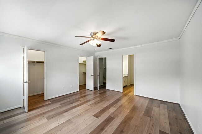 Building Photo - 10333 Longmont Dr