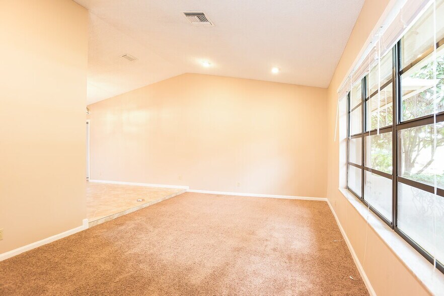 Building Photo - 518 Azure Ave