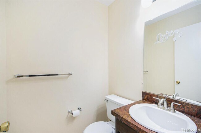 Building Photo - 37313 Clubhouse Dr