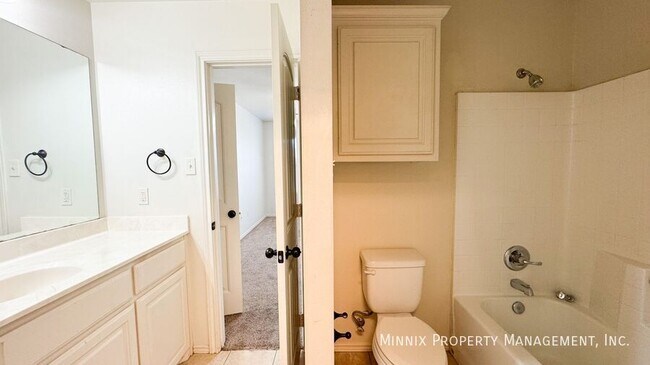 Building Photo - 6804 Oakridge Ave