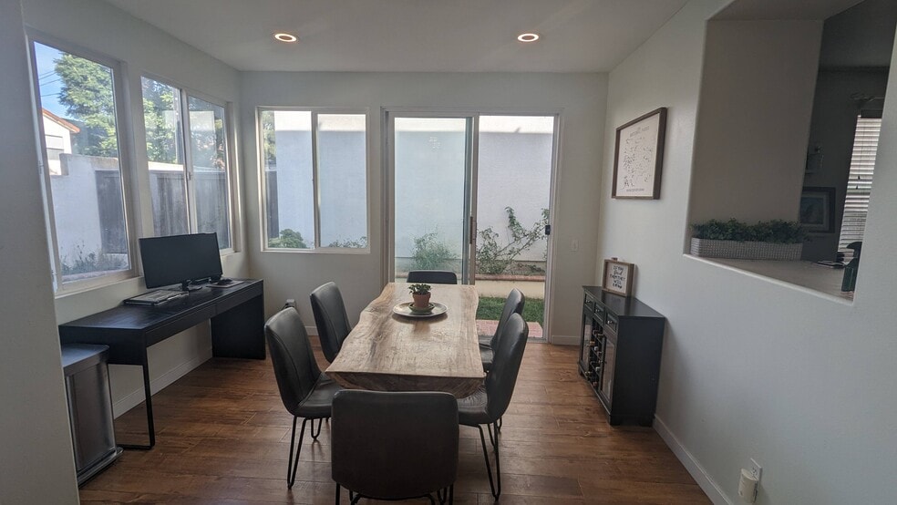Kitchen/Dining Area - 1554 Plymouth Ln