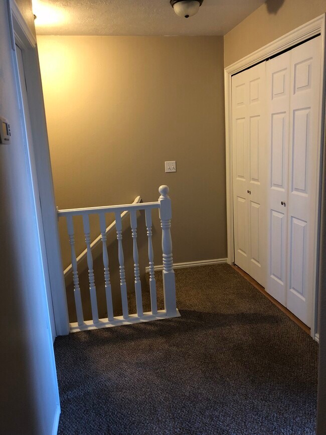 Building Photo - 441 Sunland Dr