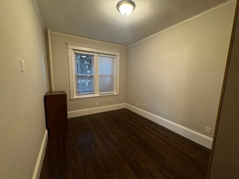 Building Photo - 6 Radcliffe Rd