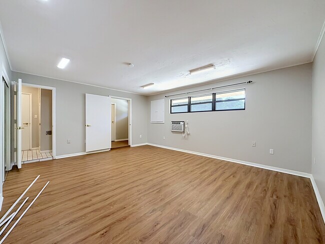 Building Photo - 609 Howard Ave