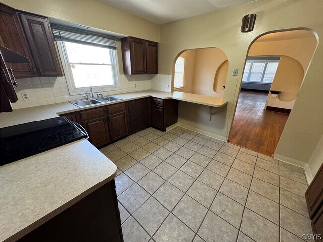 Building Photo - 295-97 N Midler Ave