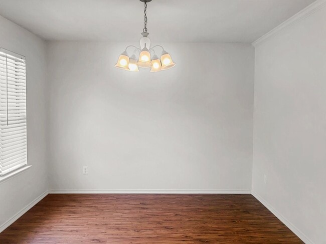 Building Photo - Spacious 1 Story Home!