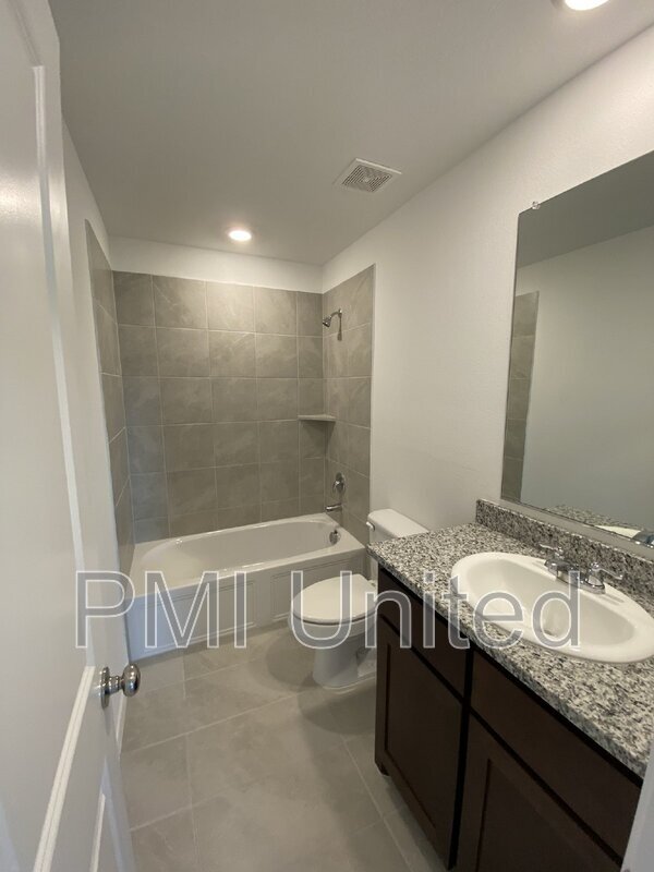 Building Photo - 1361 Plum Rd