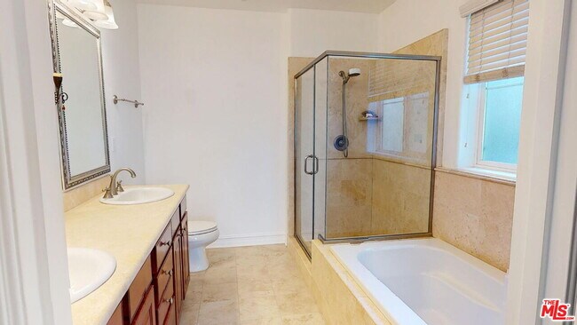 Building Photo - 14242 Burbank Blvd