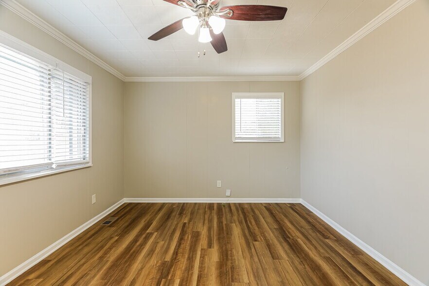 Building Photo - 1217 Turf Dr