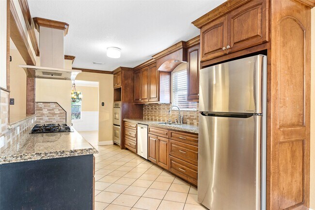Building Photo - 7811 Fall Glen Dr