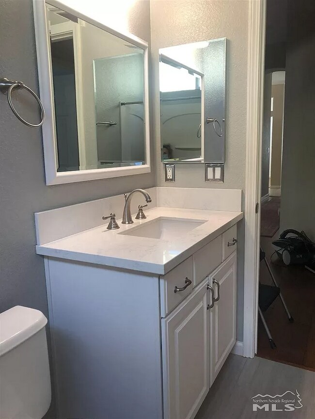 Building Photo - 9619 Glen Ridge Dr