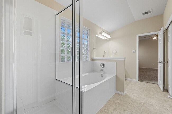 Building Photo - 10512 Wylie Dr