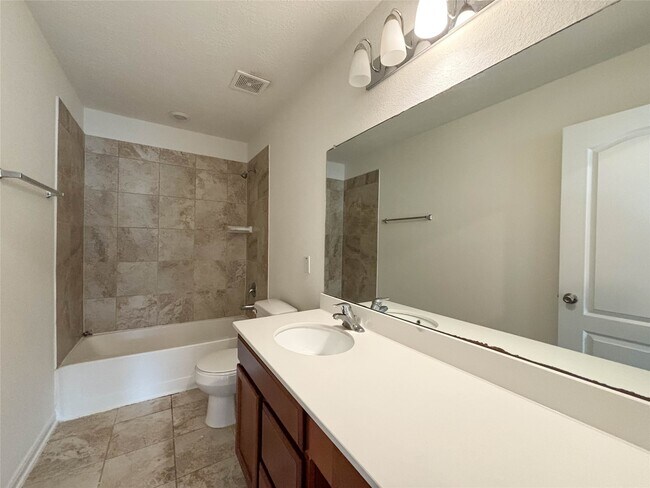 Building Photo - 2527 Boxwood Park