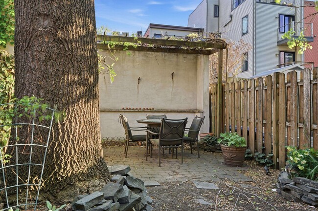 Building Photo - 211 4th St