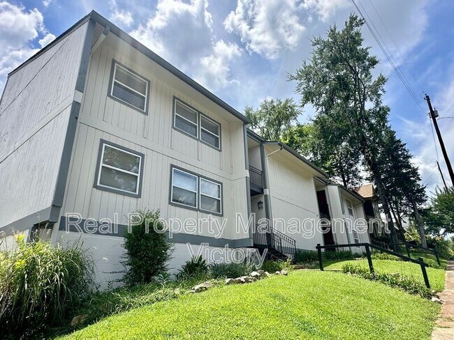 Building Photo - 1171 16th Ave S