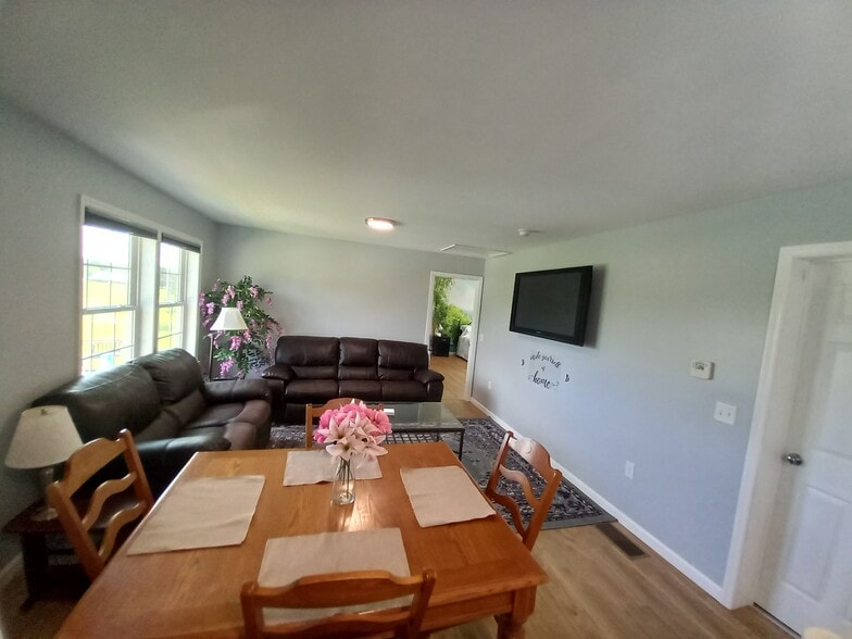 Dining Room/Living Room - 83 Mott Rd