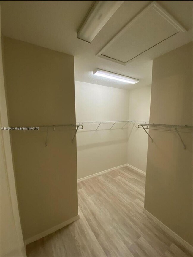 Building Photo - 5236 SW 77th Way