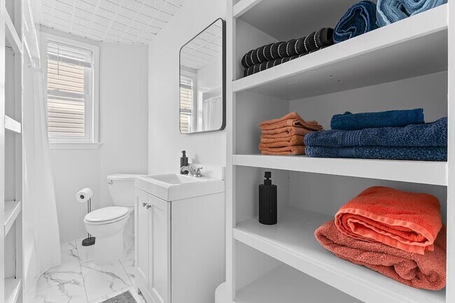 Building Photo - 3 Seafoam Ave