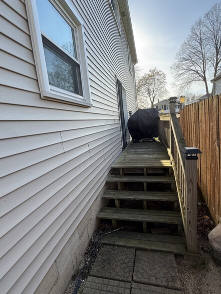 Building Photo - 536 S 74th St