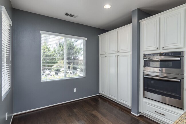 Building Photo - 28031 Alta Vista Ave
