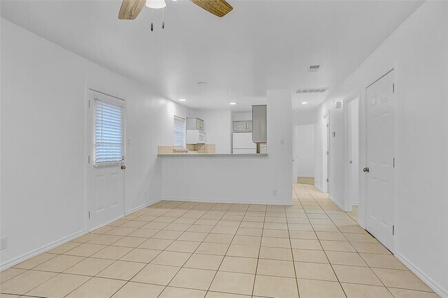 Building Photo - 1022 W Coffin St