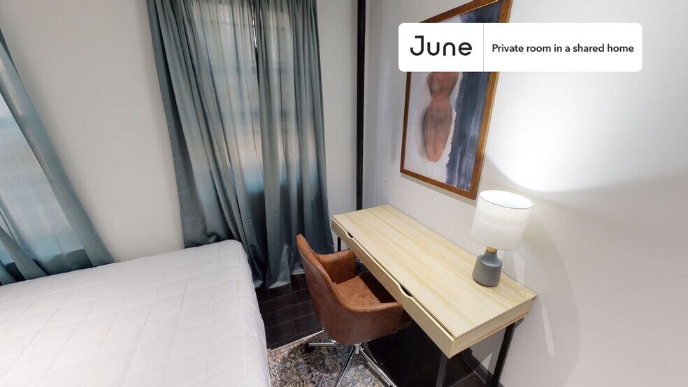 Building Photo - Private bedroom in 3 bed/1 bath Home