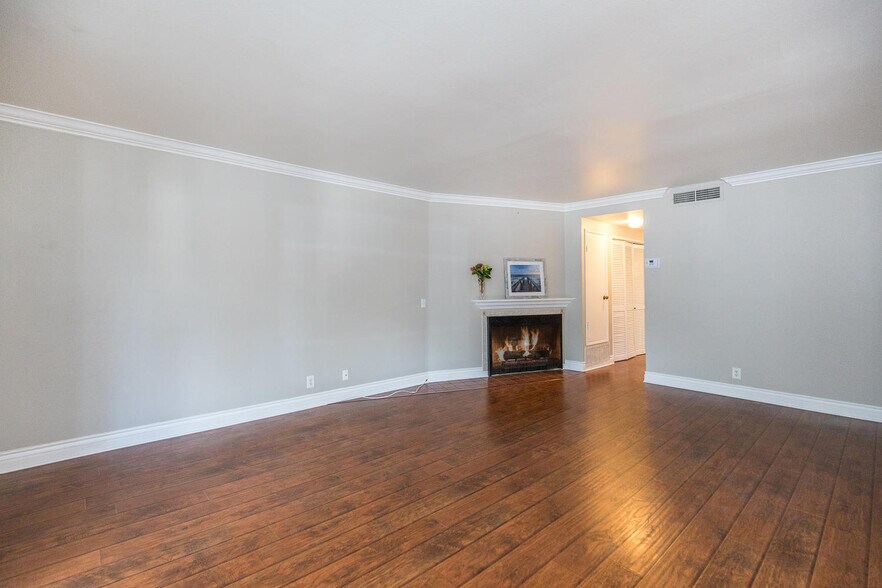 Building Photo - 3709 Summershore Ln