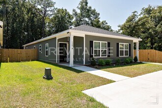 Building Photo - 129 Harris Ave