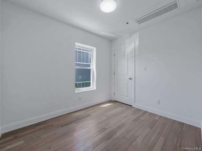 Building Photo - 3-37 Beach 43rd St