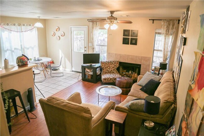 Building Photo - 1708 E 17th St