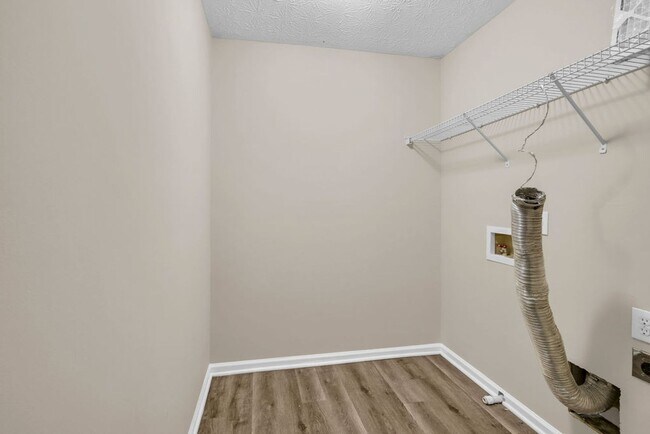 Building Photo - PRICE DROP!!! 3 BEDROOM 2.5 BATH SOUTH FULTON HOME!!