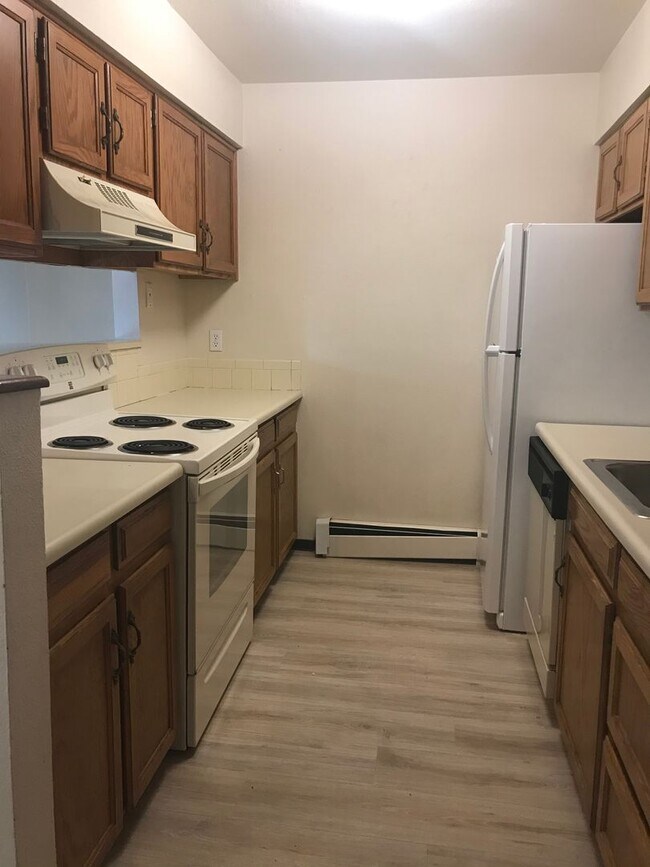 Building Photo - Two Bedroom Condo At Aspen Grove In North Boulder