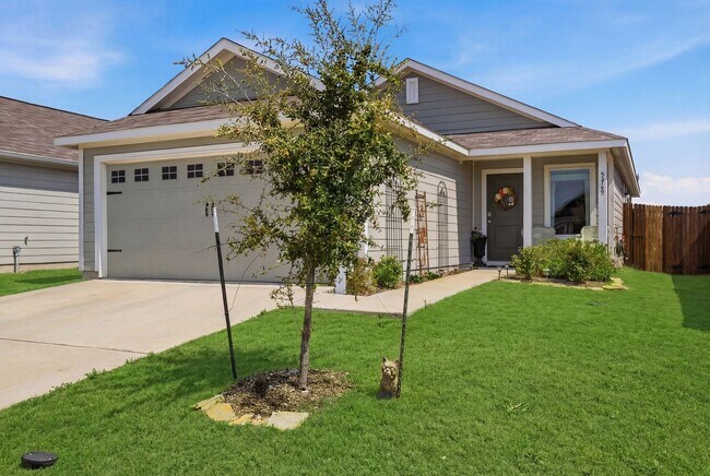 Building Photo - Exquisite Home in Resort-Style Community