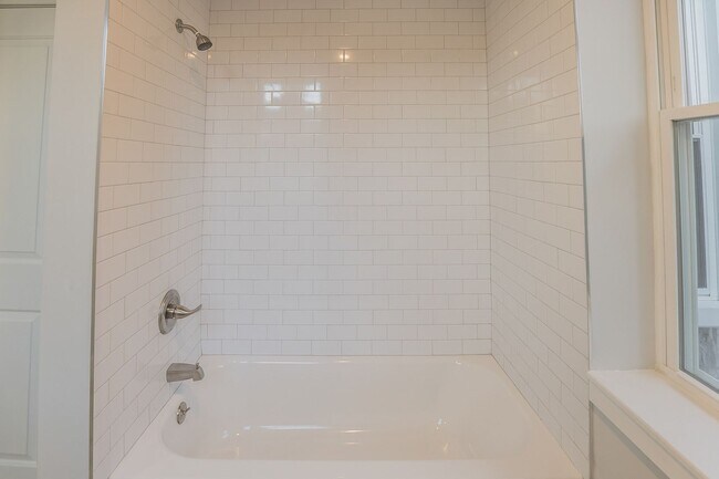 Building Photo - 1227 S Peach St