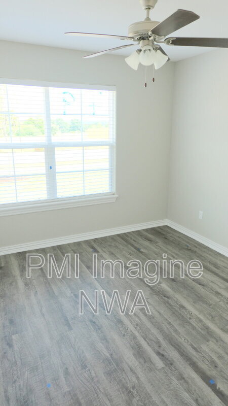 Building Photo - 474 N Yona Ln