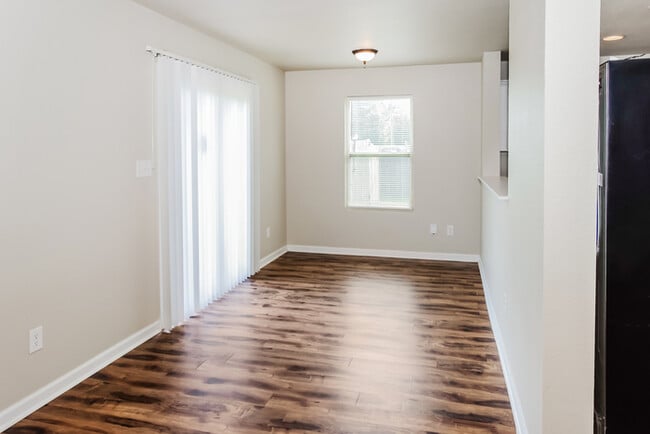 Building Photo - 293 Bermuda Lakes Dr