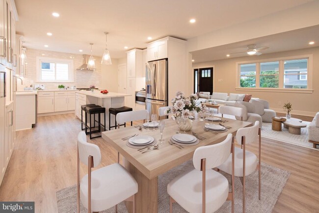 Building Photo - 21 Manor Rd